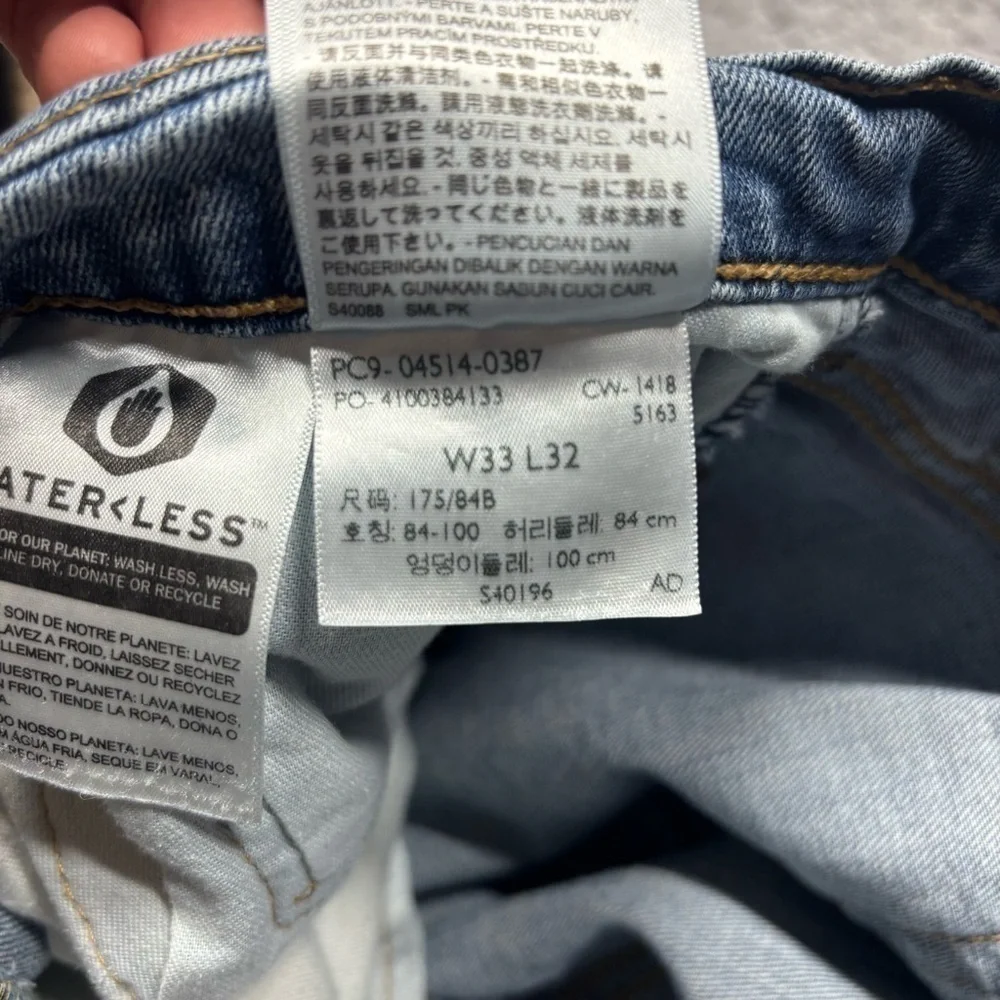 Levi's Jeans Mens 33 x 32 514 Straight Fit Light Wash Casual Denim Work Outdoors